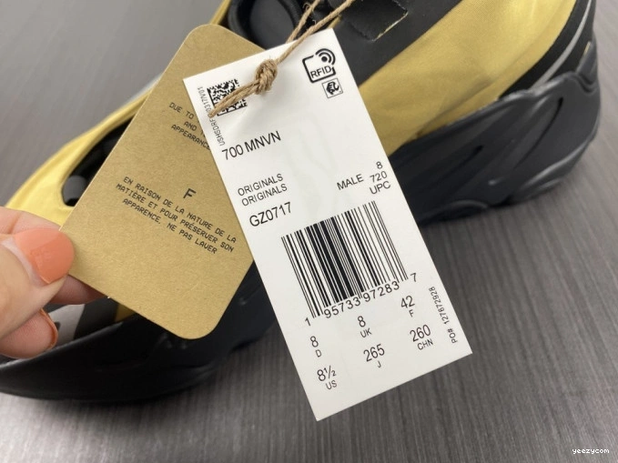 MNVN Boost Flux' GZ0717 Yeezy 'Honey 700 0809